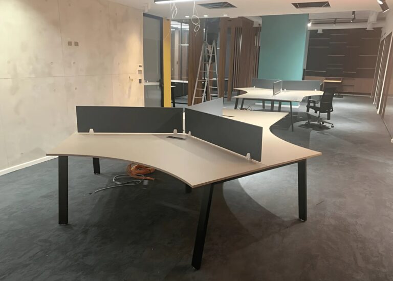 Bureau collaboratif pour 3 personnes